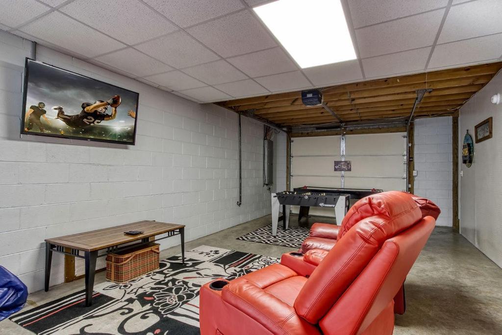 Rock Of Ages, Hot Tub, Game Room, Wifi, 1089 Free Tickets Each Paid Day, Dollywood And More Pigeon Forge Room photo
